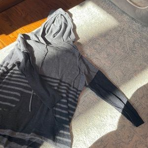 Striped dark and light grey sweater / sweatshirt hoodie.